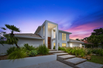 MODERN WATERFRONT BEAUTY