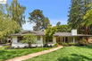 CHIC MID-CENTURY HOME, A TRANQUIL RETREAT CLOSE TO EVERYTHING