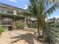 SOUNDLY BUILT 1970S TOWNHOUSE