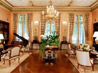 EXQUISITE APARTMENT IN PRESTIGIOUS BUILDING