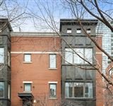 RARE FOUR-LEVEL RIVER NORTH TOWNHOME