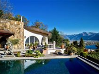 UNIQUE AND CHARMING RESIDENCE