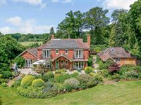 EXPANSIVE ESTATE IN THE ENGLISH COUNTRYSIDE
