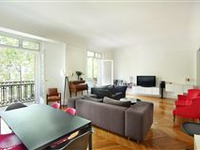 STYLISH PARIS APARTMENT IN THE TERNES NIGHBORHOOD