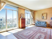 ELEGANT RESIDENCE WITH SECURE DIRECT LIFT ACCESS