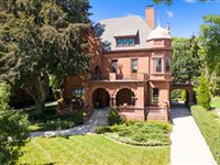 EXQUISITELY REFINED HOME WALKING DISTANCE TO LAKE MICHIGAN