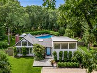 WONDERFULLY DESIGNED EAST HAMPTON OASIS