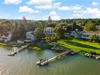 BEAUTIFUL SOUND AND ISLAND VIEWS FROM THIS STONY CREEK VILLAGE HOME