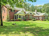 WATERFRONT JEWEL ON KENTUCKY LAKE