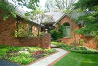 BEAUTIFULLY UPDATED HOME IN DESIRABLE BLOOMFIELD CLUB