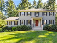 STATELY COLONIAL FAMILY HOME IN A QUIET CUL-DE-SAC
