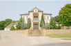 LUXURIOUS YET COMFORTABLE LIVING