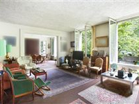 A LUXURIOUS 1930’S BUILDING