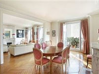 HIGH FLOOR APARTMENT IN BEAUTIFUL EARLY 1900S BUILDING