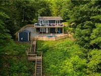 BEAUTIFUL LAKE HOUSE WITH A COMPLETE RENOVATION