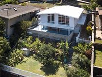 BRIGHT AND BREEZY CHARMING HOME WITH OCEAN AND CITY VIEWS