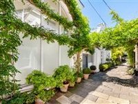 IMMACULATE TWO BEDROOM STUDIO HOUSE