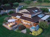 WATERFRONT PROPERTY WITH JAW-DROPPING VIEWS