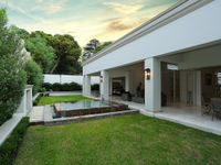 CONTEMPORARY DESIGN AND ABUNDANT NATURAL LIGHT