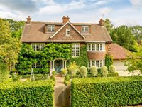 LIGHT AND AIRY ALANHURST HOME AND GARDEN IN GERRARDS CROSS