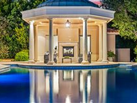 STRIKING CUSTOM-BUILT ESTATE IN BRENTWOOD PARK