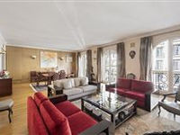 SPACIOUS SECOND FLOOR APARTMENT NEAR THE CHAMP DE MARS