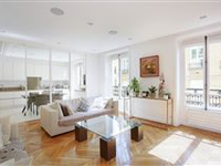 TASTEFULLY RENOVATED APARTMENT