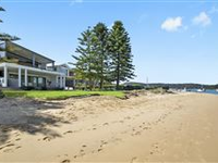 LUXE PENTHOUSE IN A PREMIER WATERFRONT SETTING