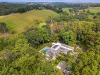 SPECTACULAR CONTEMPORARY HOME WITH BEAUTIFUL SEASONAL VIEWS