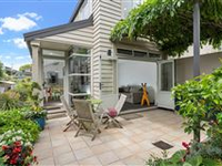 CONTEMPORARY LIVING IN THE HEART OF TAKAPUNA