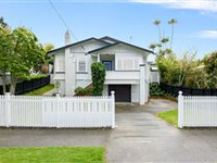 AN IMMACULATE CLASSIC BUNGALOW