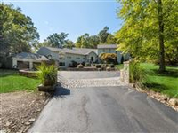 ENJOY THE BEST OF COUNTRY LIFE IN THIS CONTEMPORARY BEAUTY