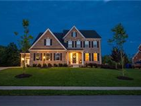 SPRAWLING HOME IN FAMILY-FRIENDLY NEIGHBORHOOD