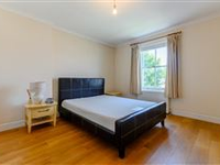 IMPRESSIVE TWO BEDROOM FLAT IN PERIOD BUILDING