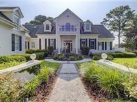 TIMELESS CLASSIC LIGHT-FILLED GOLF VIEW HOME