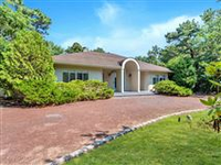 A WELL MAINTAINED CONTEMPORARY HOME