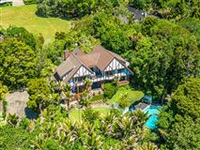 TROPICAL TRANQUILLITY IN TUDOR STYLE