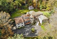 RENOVATED FAMILY RETREAT IN NEW CANAAN