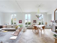 A DELIGHTFUL FLOOR THROUGH APARTMENT