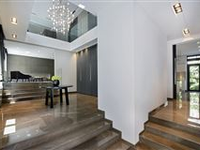 REFINED PROPERTY IN NEUILLY-SUR-SEINE