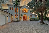 CUSTOM-BUILT RESIDENCE WITH VIEWS