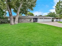 GORGEOUS LA VETA RANCH HOME WITH GATED FRONT COURTYARD