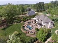 WATERFRONT ESTATE OFFERS PRIVACY AND SPACIOUSNESS