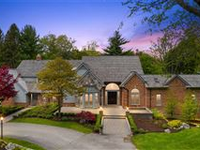 SPACIOUS ESTATE HOME ON SCENIC ROAD