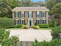 GORGEOUS TRADITIONAL CUSTOM BUILT HOME