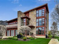COMPELLING CONTEMPORARY HOME