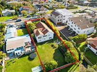 WARM TRADITIONAL KIWI BUNGALOW NEAR TAKAPUNA