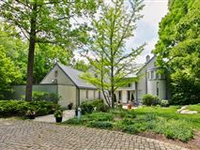 FABULOUS EAST LAKE FOREST LOCATION!