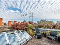 SUPERB TRIPLEX APARTMENT IN A PERIOD CONVERSION OF REGENCY ARCHITECTURE