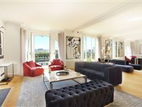 FLOOR THROUGH APARTMENT WITH SUPERB VIEW